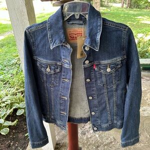 NWT Levi Women’s Original  Blue Jean Trucker Jacket Red Tab Size Small